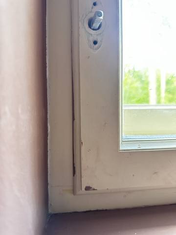 Mazā tualete augšstāvā — defekts 5